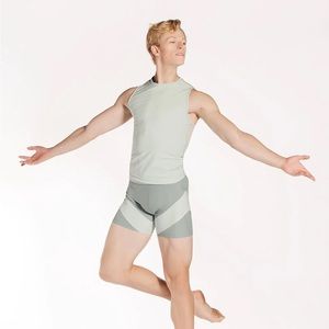 Eleve dance wear men’s Harper shorts in Moonstone size XS
